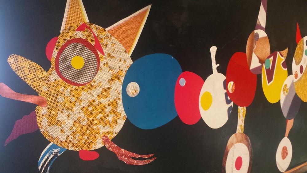 Materiais de campanhas publicitárias são utilizados em exposição