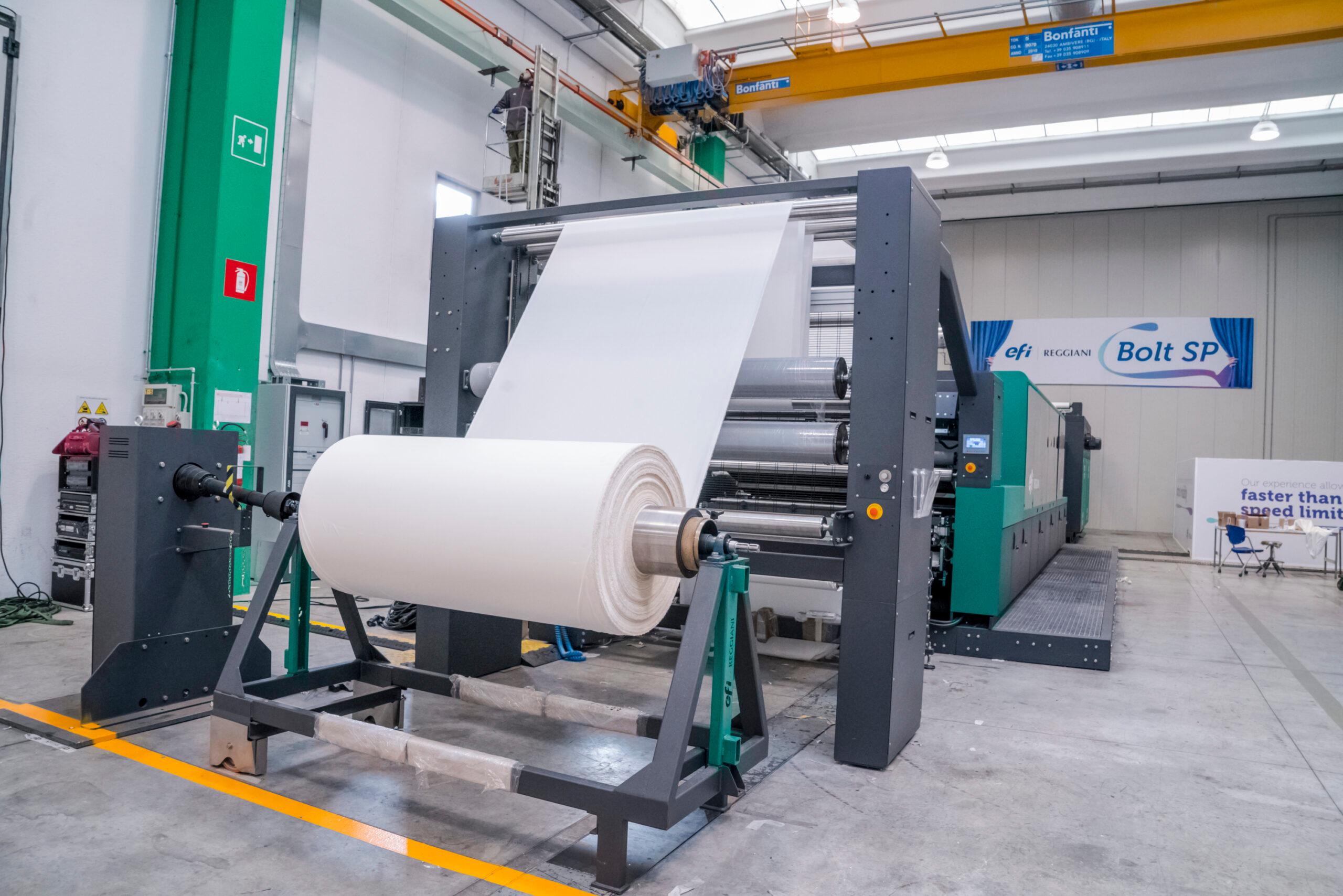 EFI apresenta durante evento open house impressora digital têxtil Reggiani BOLT