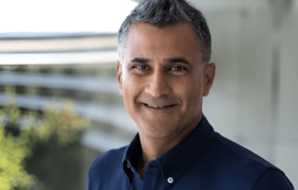 Apple Anuncia Novo CFO com Foco na Expansão Financeira Global