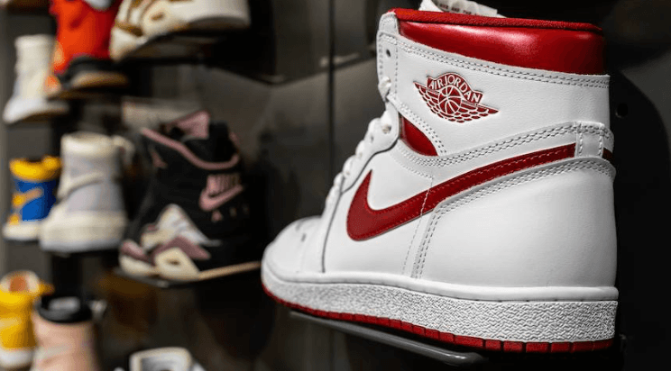 Nike adia projeções e muda liderança para reverter queda nas vendas