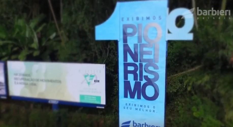 Barbieri painéis traz o primeiro outdoor invertido de Santa Catarina.