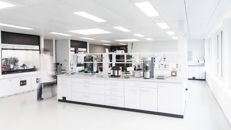 swissQprint abre laboratório de tinta