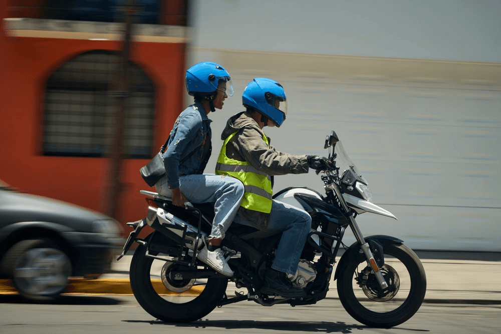 Mototáxi da Uber no Brasil lidera volume global e impulsiona nova frente