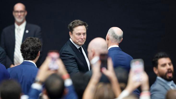 A Ascensão da Anthropic e o Ultimato de Musk no Mercado Privado
